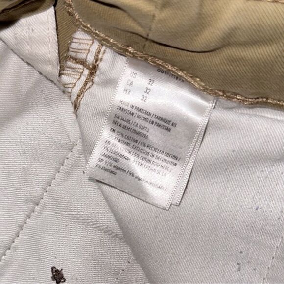 American Eagle Men Shorts - Picture 2 of 4